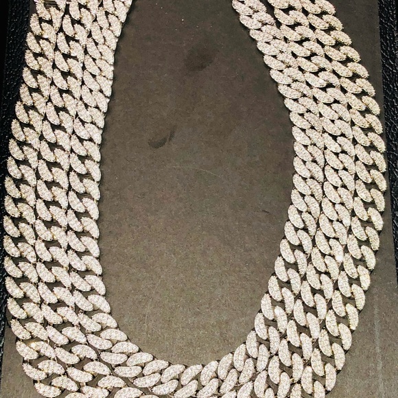 COPY - Men’s real diamond Miami Cuban link chain.… - Picture 9 of 9